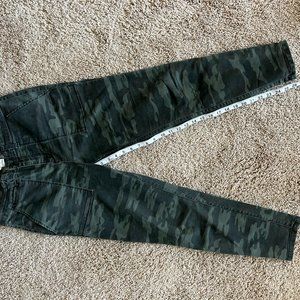 Sanctuary Camo Skinny Jean Zipper Ankle Pants Size 29 - Women | Color: Green